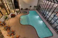 DoubleTree by Hilton Mt. Vernon - Pools