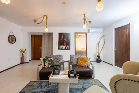 Beautiful Villa with Pool Near the Beach for Groups