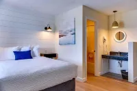 The ShoreHouse - Motels