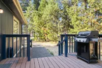 Peaceful chalet with hot tub and fire pit