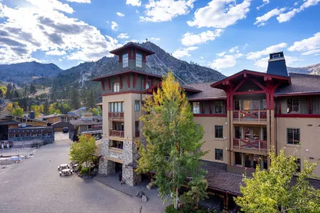 3BR Condo in the Village at Palisades - Premier Отели рядом с достопримечательностью «Squaw Valley Ski Area»