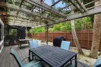 Pool Home, Steps to Secluded Beach Access Hotels near Ringling College of Art and Design