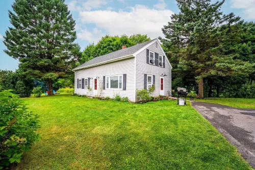 Fire Pit & Grill, Movie Room, Workspace, A/C, Pets