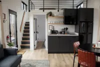 THE CAAMP. Gorgeous 2-bedroom tiny home.  Very close to the Barn/Pebble Creek