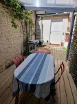 Charming cottage with terrace and garden view, 500 m from the beach. Hotel a Ouistreham