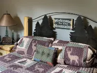The Pinecone Cabin. Twenty minutes from Wolf Creek Pass. Hotels in South Fork