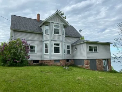 Private Beach House on Lake Superior 🏖 Hotels near Pete's Petting Zoo