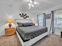 Booking Fall No Crowds Front Porch and Enclosed Back Deck1k 2 Twins Sleeps 4