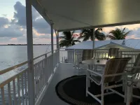 Beautiful Ocean view with 35' private seawall, 80' Heated Pool, Hottub