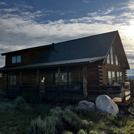 River Frontage! Beautiful log home sitting on Yellowstone River with 360  views!