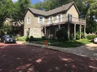 Guest House 632 Summit Street Hotels in Alton