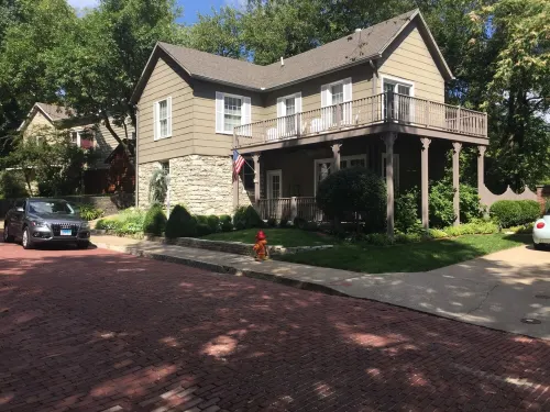 Guest House 632 Summit Street Hotels in Alton