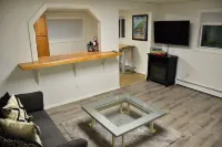 The Raven Lodge, Garden Level Unit 2