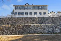 Historic Plaza Retreat 4Br, Walk to Whiskey Row, Modern Charm