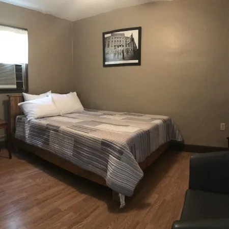 The Raccoons Den in the quaint Village of Aurora