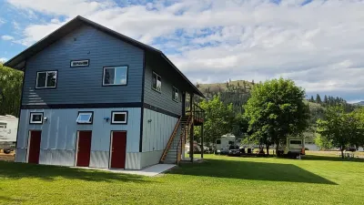 Spectacle Lake Waterfront Retreat Chalet