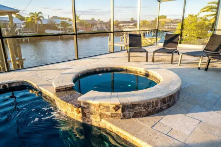 Paradise Waterfront Nov Special PoolSpa with Swim-up Bar Dock Kayaks Pet Welcome