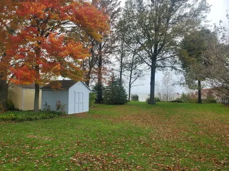 Relaxing Lakeside Getaway