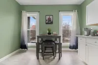 Comfortable 2 bedroom king suite/