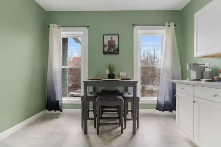 Comfortable 2 bedroom king suite/