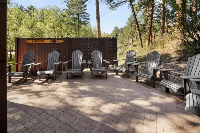 The Dam Overlook  • 3 Min Walk to the Lake • Hot Tub • Game Room