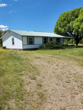 Up Country Ranch House down a quiet lane