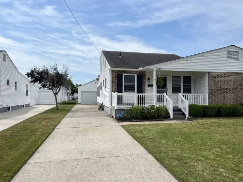 Spacious 4Br 2BTH, 2Floors 1/2 Mile to Beach. on Cape May Island