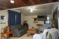 FISHING THEME COTTAGE; WATERFRONT FISHING PIER!