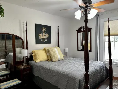 Private apt historic downtown yr. 1892