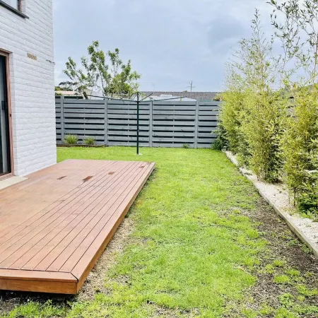 6 Lake st, 4 bedroom , 3 bathroom, 4 toilets, kitchen upstairs and downstairs Отели рядом с достопримечательностью «Лейкс Энтранс Бич»