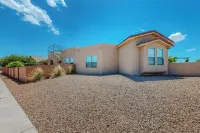 AMAZING VIEWS! Large 4-BR home with hot tub and rooftop deck overlooking ABQ - Jacuzzi
