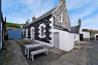 Seaside cottage located in Sandend Hotels in Banff