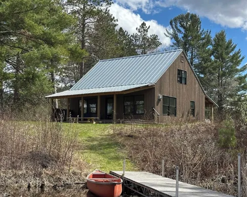 Big Sisu - Newly Remodeled Nordic Hideaway on Silverthorn Lake Hotels in Lenroot