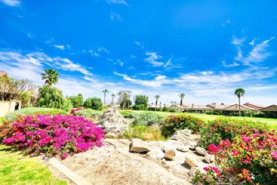 Coachella Valley Getaway: Cal-King, Hiking, Pickleball, Golf, Swim