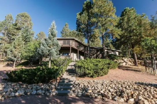 Incredible Mountain Views! Flagstaff home in Continental Country Club Sleeps 12