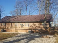 Peaceful Lake House Cabin 2, Kayaks Provided Free, Direct Water Access! Hotels in Daviess County