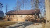 Peaceful Lake House Cabin 2, Kayaks Provided Free, Direct Water Access!