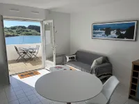 T2 apartment with terrace and view of Sauzon ria