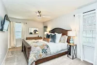 ⭐️Stylish & Cozy Ranch⭐️ Patio, Fenced Back Yard, Fire 🔥Pit-all the essentials!