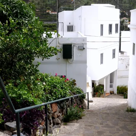 Quiet, bright apartment with stunning views in a small village, with WiFi