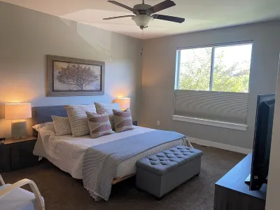 Luxury Entrada Townhome near downtown, Arches Nat’l Park, townie bikes included! Hotels near Arches National Park Scenic Drive