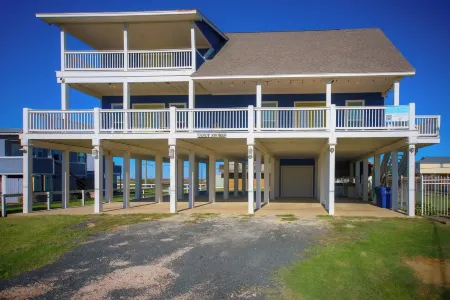 Steps to the Beach+Pool Table+2 King Beds+Sleeps 12+ Backyard