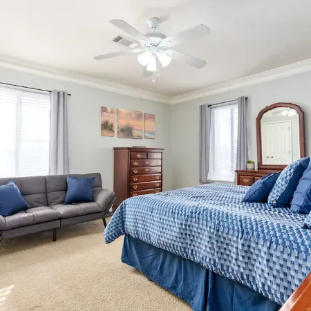 Quiet & Close! 2/2 Across from Acre in Auburn, Al
