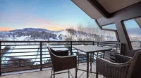 DOWNTOWN LUXURIOUS PENTHOUSE CONDO W/ PRIVATE SKI LOCKER Hotels in Routt County