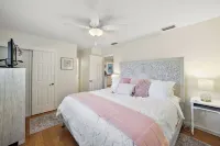 3 min drive to DT Mount Dora! Hotel dekat ALDI