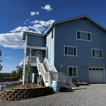 Luxury 6-bedroom home with View, Arcade Table, Fire table, Jet tubs, Deck, Wi-Fi