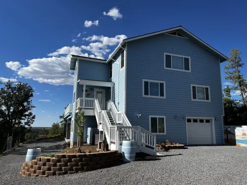 Luxury 6-bedroom home with View, Arcade Table, Fire table, Jet tubs, Deck, Wi-Fi