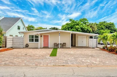 Close to BEACH & PORT CANAVERAL, Private HEATED Pool