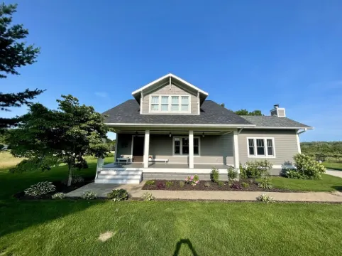 Luxury Craftsman Farmhouse Close to Beaches & Wineries