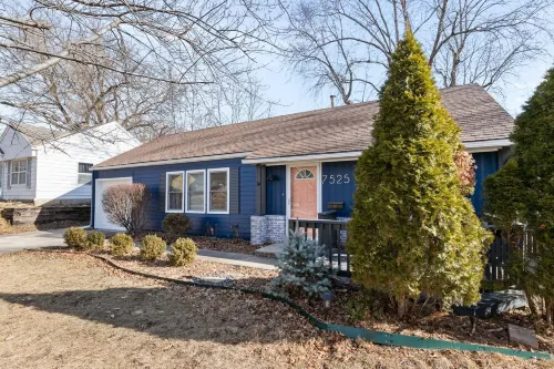 Family Friendly Kansas City Ranch in the Center of it All